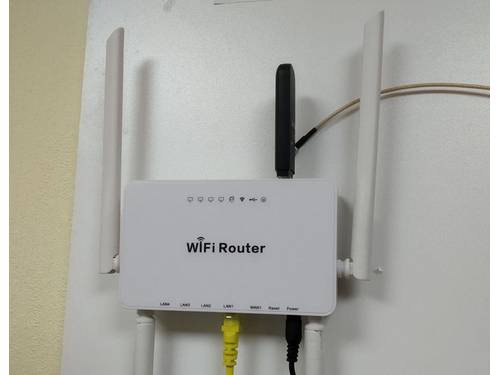 Фото WiFi роутер Omni II c USB портом для модема